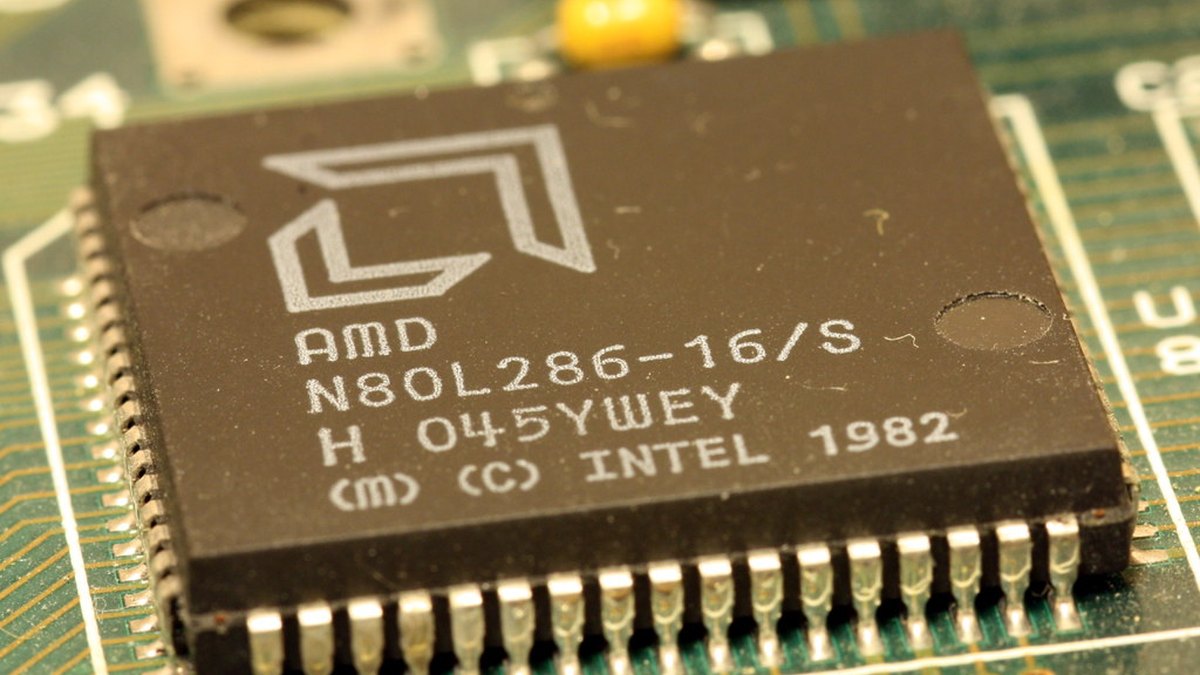 A decades-old silicon memory chip on a circuit board — the ageing electronic media that DNA data storage aims to outlast; DNA data storage feature by Panacea Bio Chem and Bogdan Dicoias
